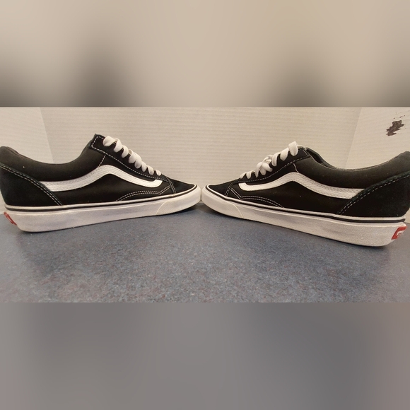 Vans - Picture 5 of 7